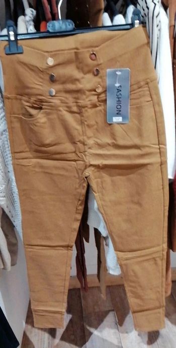 Pantalon type slim Taille S/M (convient d'une taille 36 à 40)
