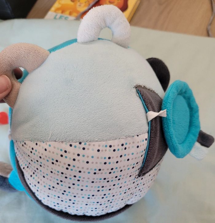 Balle d'activités bébé velours adaptée dès la naissance - photo numéro 6