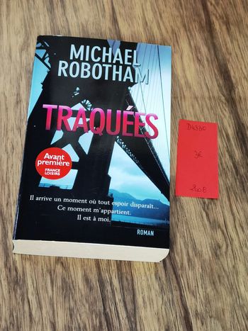 D4330 - livre "traquées" de Michael Robotham