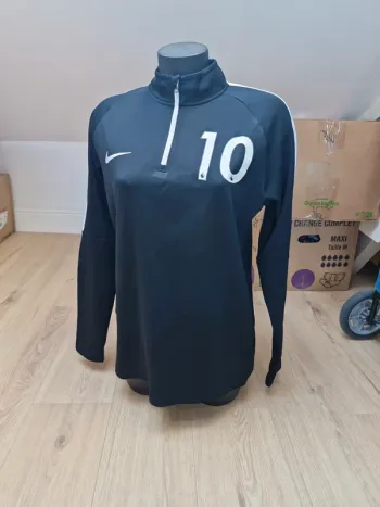 Magnifique pull nike noir et blanc taille M