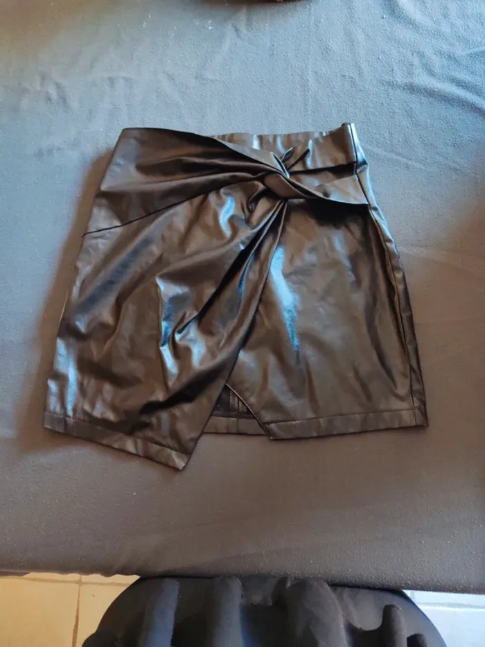 Mini jupe effet cuir taille 34