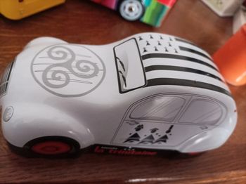 Boîte métal forme 2 CV