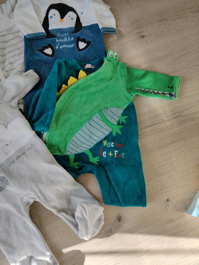Lot 4 pyjamas velours 6 mois - photo numéro 4