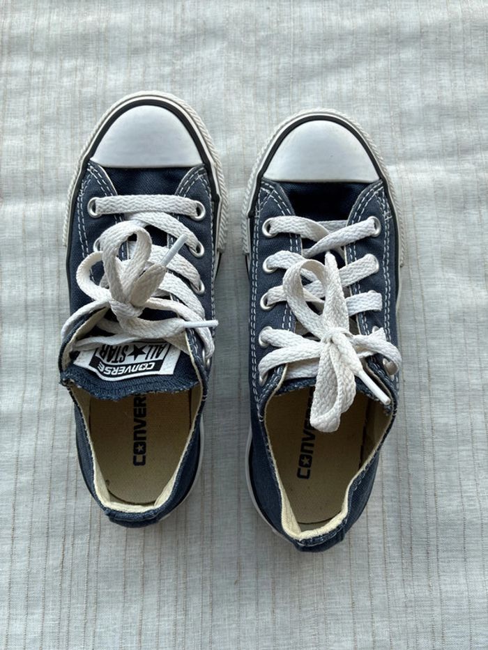 Converse taille basse bleu marine T29 en excellent état - photo numéro 4