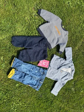 Lot 12 mois  Une veste  Un pull   Un pantalon bleu Kiabi  Un jeans orchestra