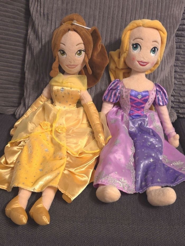 🤩🩷⚘️Poupées peluches , disneyland paris belle et raiponce (ferme) 🩷🤩⚘️
