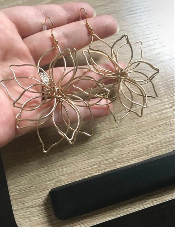 Boucles d’oreilles pendantes NEUVES pour femme forme de fleurs 🌼 couleur doré - photo numéro 6