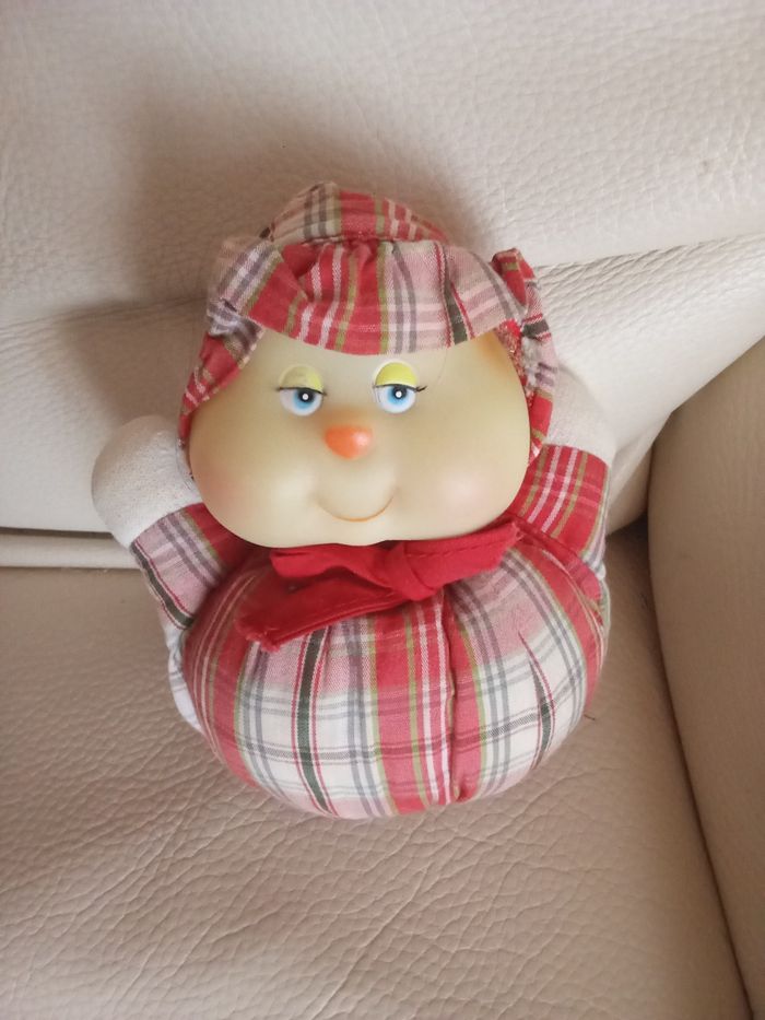 Luciole  rouge Minouche doudou peluche  d'occasion ancienne  boule ronde tissu  traces de la colle qui a vieilii