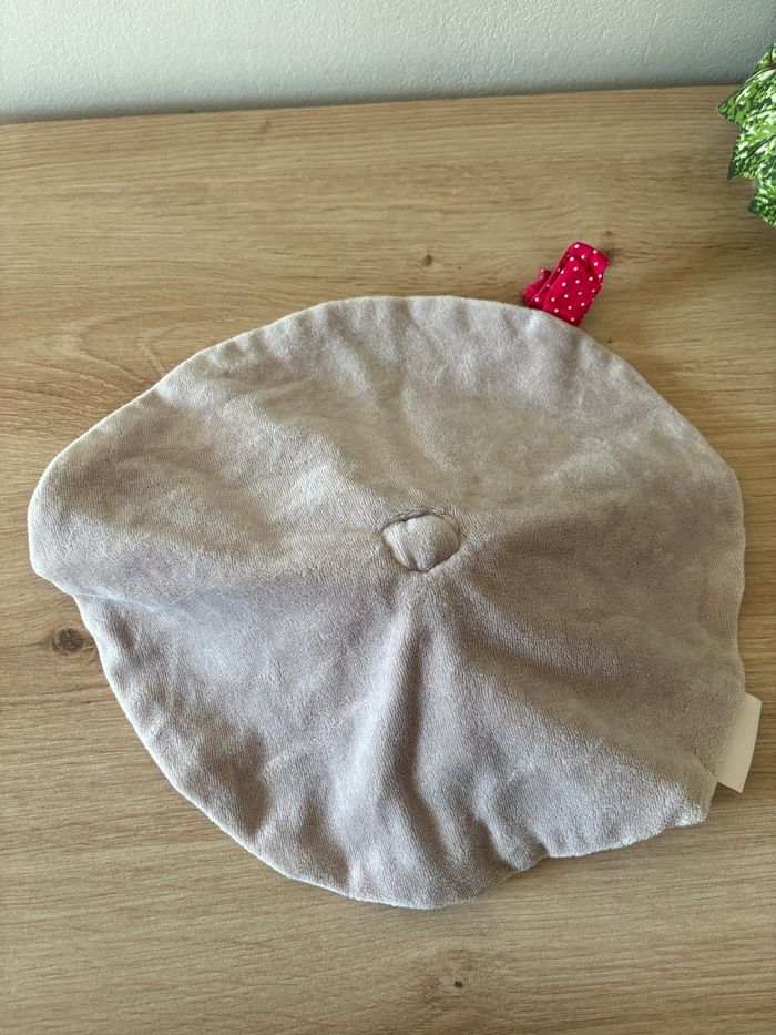 Doudou plat rond souris rouge pois la grande famille moulin roty - photo numéro 3