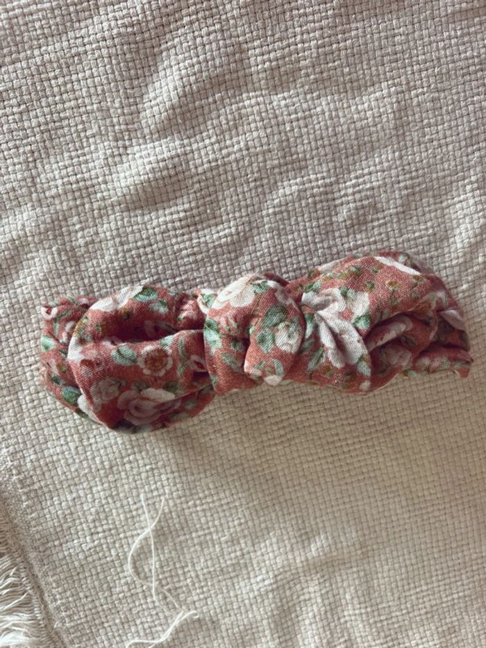 Bandeau avec noeud créatrice motif fleur - photo numéro 3