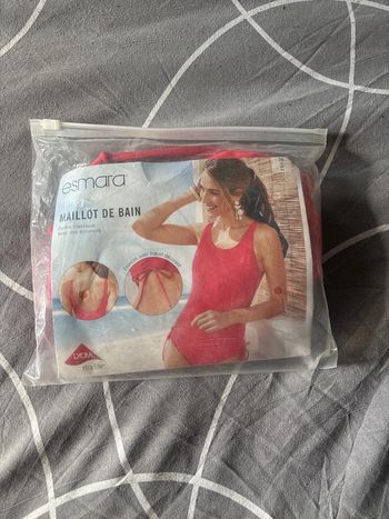 Maillot de bain 1pieces rose taille s neuf avec étiquette