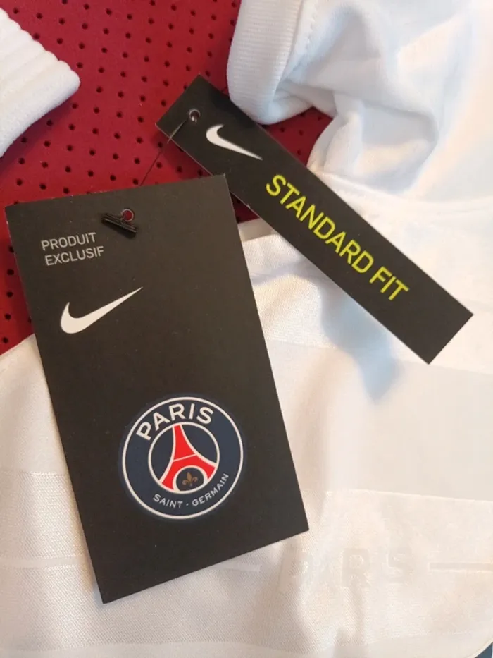 Tenue de foot PSG, Nike Authentique Officiel taille enfant 5/6 ans, Neuf - photo numéro 8