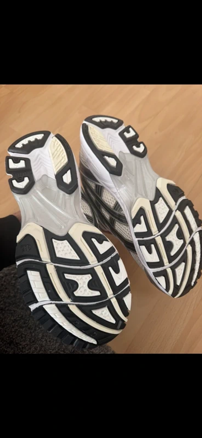 ASICS Gel-Kayano 14 taille 42 - photo numéro 3