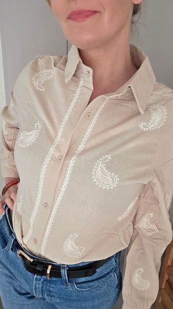 Chemise beige brodée motif cachemire taille m/l