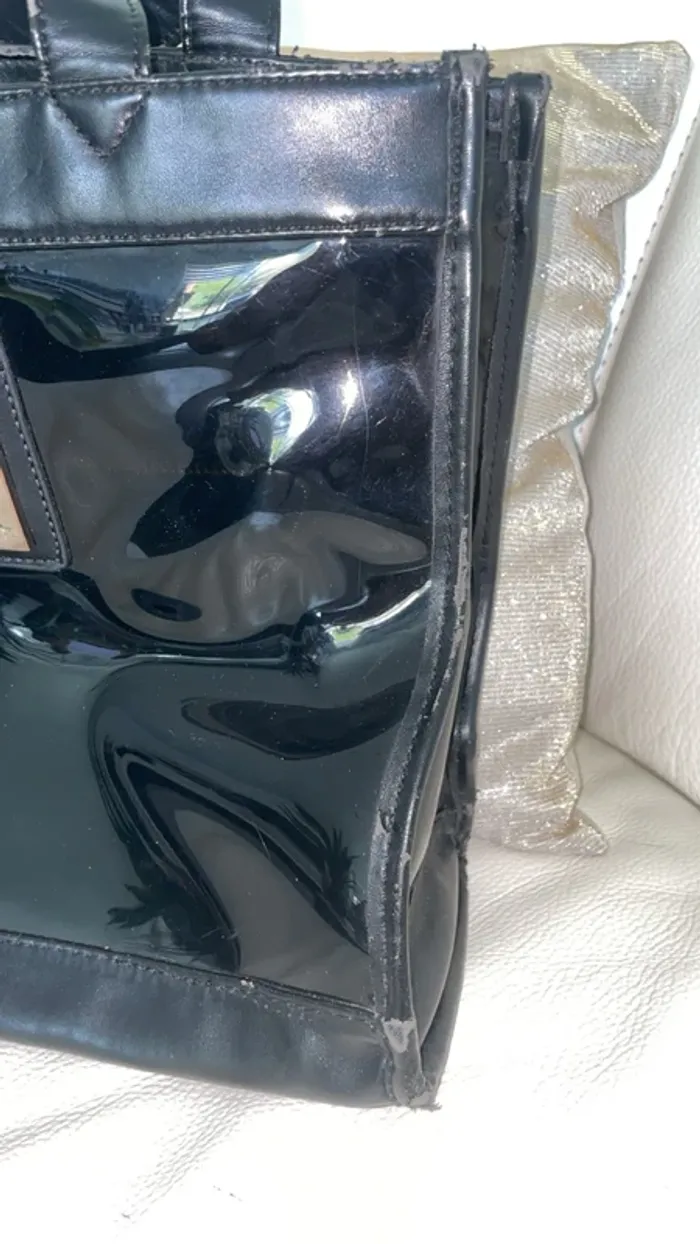 Sac fourre-tout Mugler en vinyle noir brillant - Vintage, signes d'usure - photo numéro 4