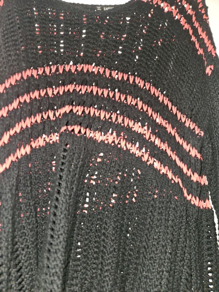 Pull tricoté noir et rose - photo numéro 2
