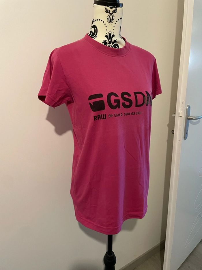 T-shirt manche courte rose fushia motif écriture noir G-Star taille S - photo numéro 3