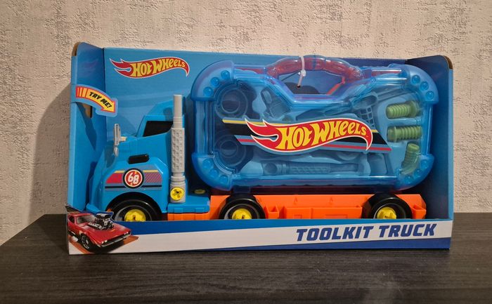 Camion boîte à outils hotwheels son et lumiere Neuf et emballé