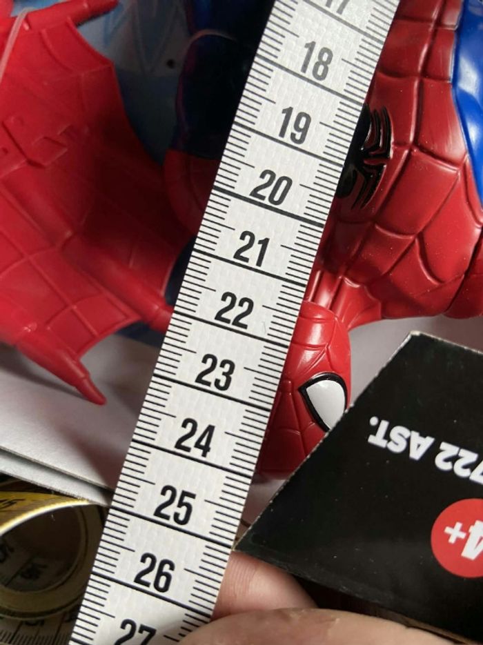 Figurine Marvel Disney Spiderman avec accessoires Hasbro
Neuf - photo numéro 3