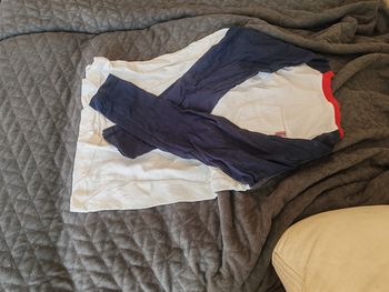 Sweat tape à l'oeil 8 ans 128 cm.