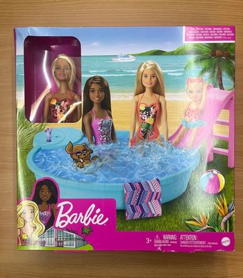 Piscine neuve Barbie avec poupée et accessoires !