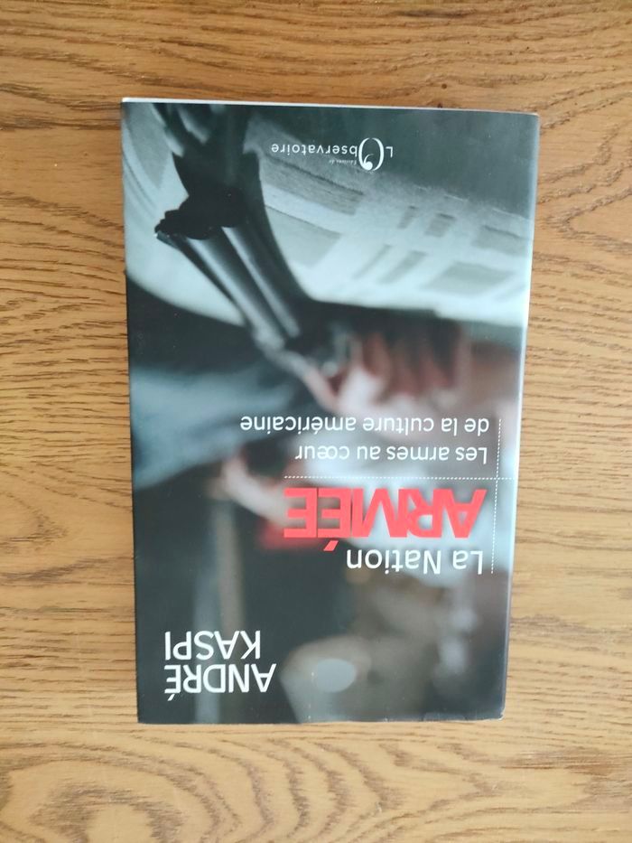 Livre "la nation armée,les armes au coeur de la culture américaine" TBE