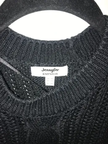 Pull noir