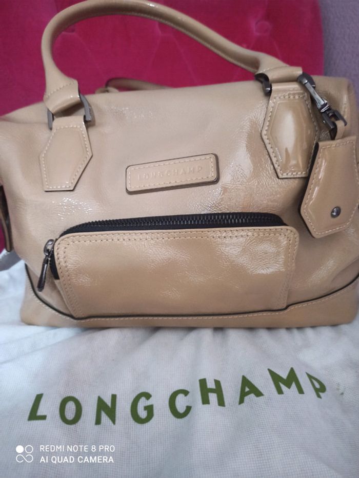 Joli sac Longchamp vernis beige