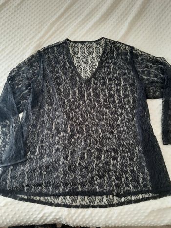 Chemisier en dentelle transparente