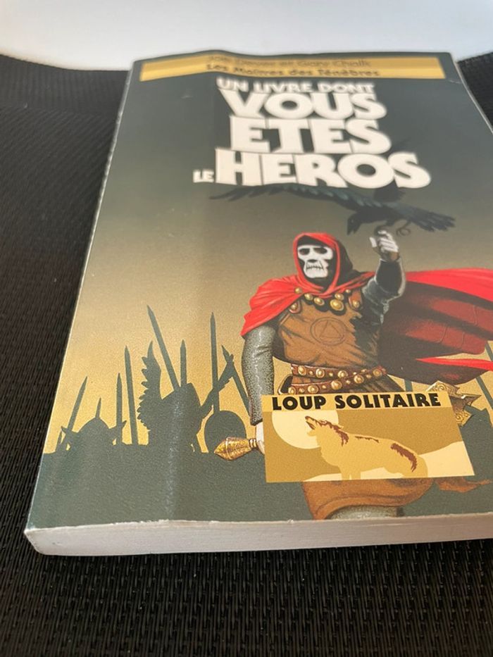 Livre dont vous êtes le héros Les maîtres des ténèbres LDVELH loup solitaire - photo numéro 2