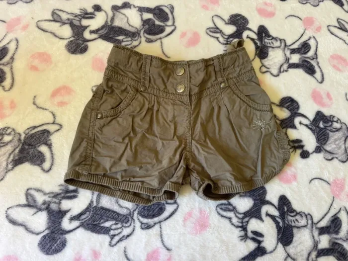 Short fille