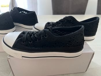 Lots 2 paires chaussures à dentelle fille
