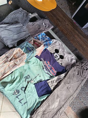 Gros lot 10 vêtements garçon 6 ans   