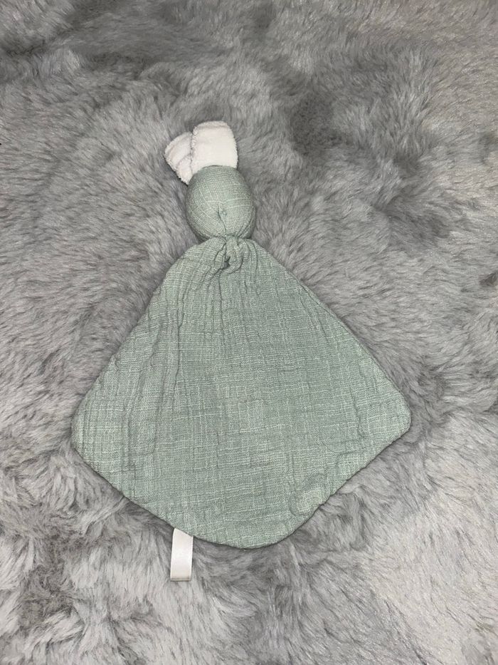 Petit doudou lapin - Modèle unique - Fait main