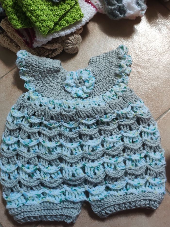 Robes fillettes  et body déboutonna bles afin de changer la couche du bébé - photo numéro 5