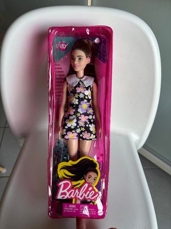 Barbie fashinista  neuve 187