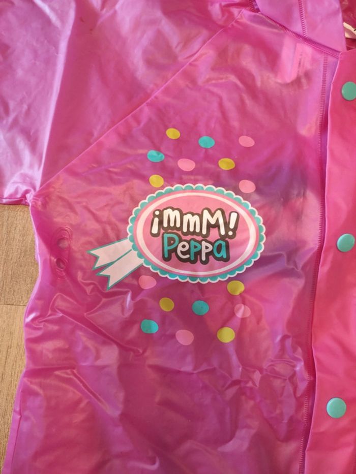 Imperméable Peppa pig 4 ans en TBE - photo numéro 3