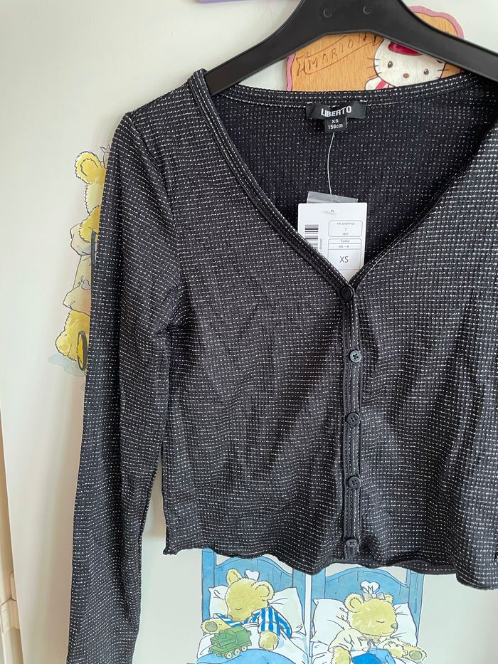Tee shirt à manches longues noir à liserés argentés, taille Xs, marque Liberto. - photo numéro 2