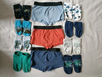 Lot de chaussettes 27-30 et caleçons 3ans garçon