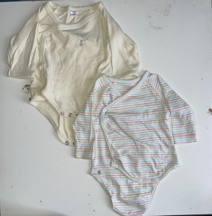 Lot de 2 bodies de 3 mois