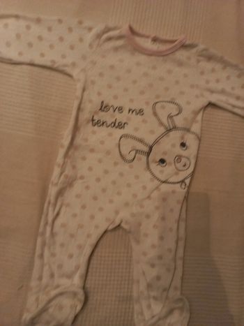 Beau pyjama a pois 12- 18 mois thème lapin et amour