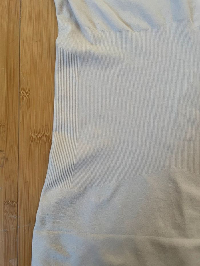 Top gainant beige Le Bourget – Taille 1/2 - photo numéro 3