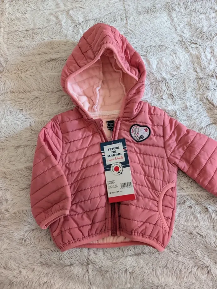 Doudoune à capuche neuve . 12 mois