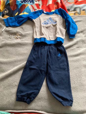 Ensemble / jogging adidas 18 mois / 24 mois