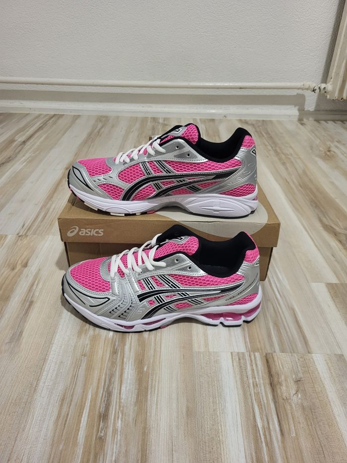 Asics Gel-Kayano 14 – Rose/Argent – Taille 42 – Neuf avec Boîte