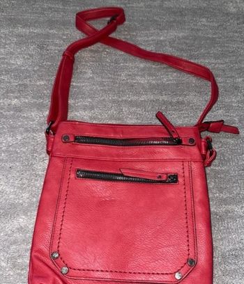 Sac a bandouliere rouge bonne etat