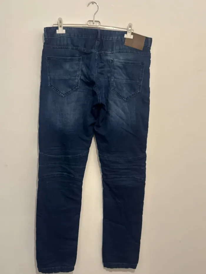 Jean homme bleu délavé troué – Tendance | Taille W34 L36 (FR 44/46) - photo numéro 3