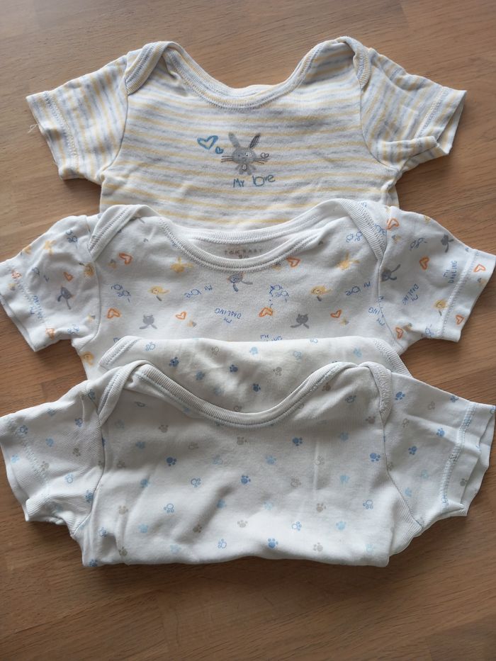 Lot de 3 bodies manches courtes 9 mois