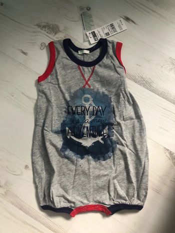 Body short neuf United Color of Benetton 6 a 9 mois