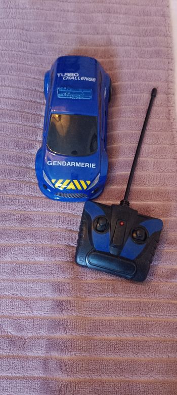 Voiture télécommandée